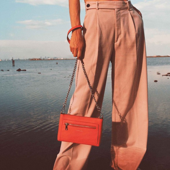 Porté travers - Isaline